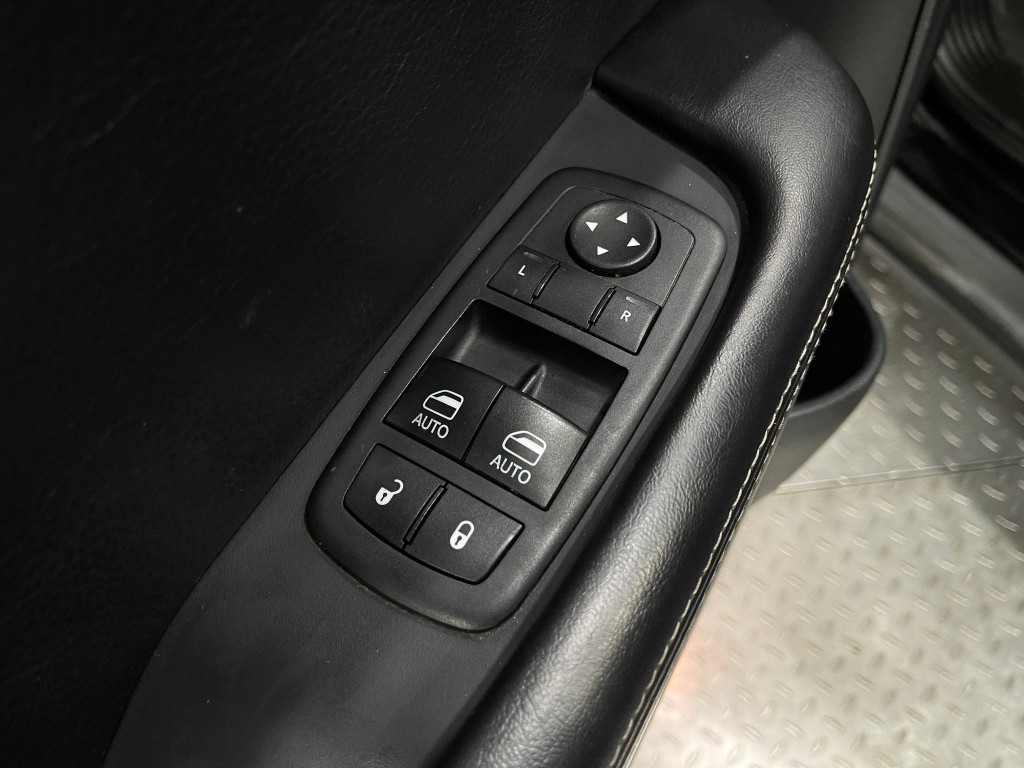 2015 Dodge Challenger Image 15