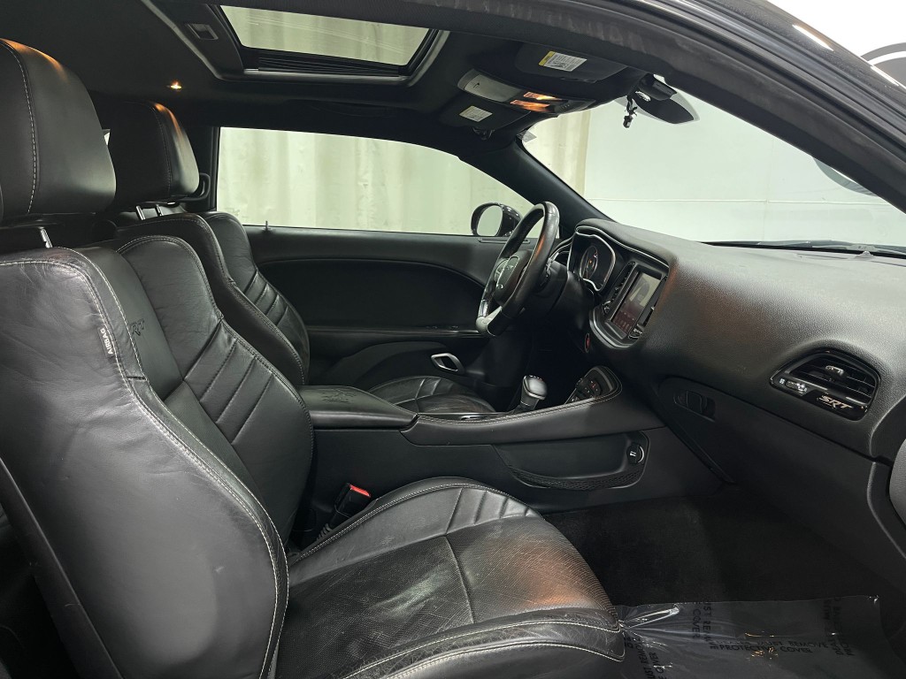 2015 Dodge Challenger Image 30
