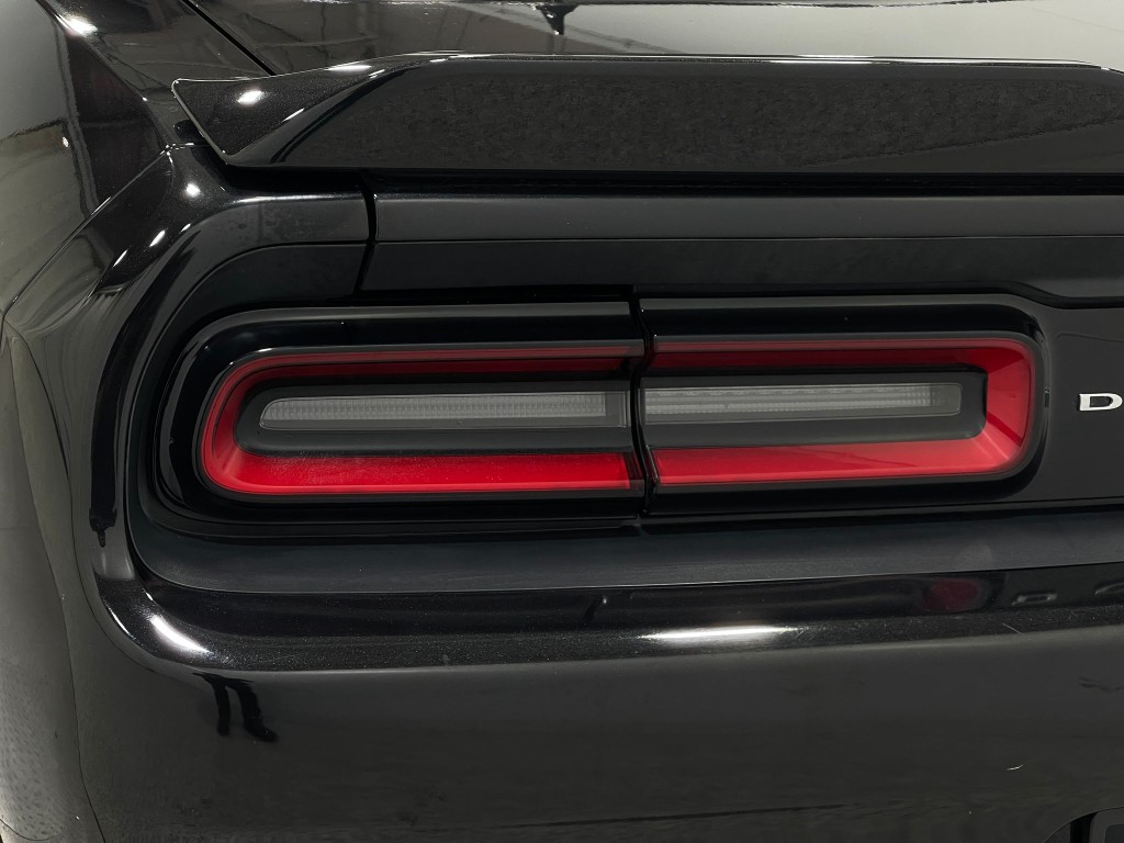 2015 Dodge Challenger Image 32
