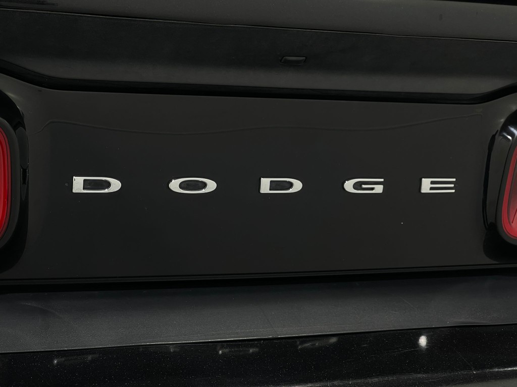 2015 Dodge Challenger Image 37