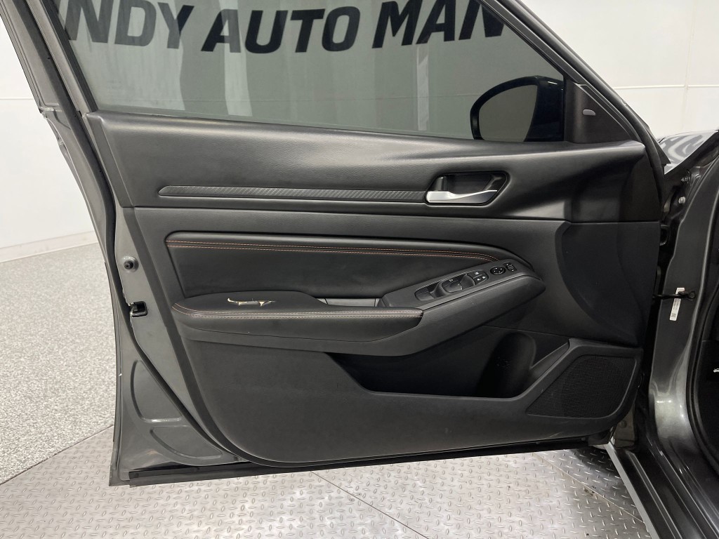 2022 Nissan Altima Image 13