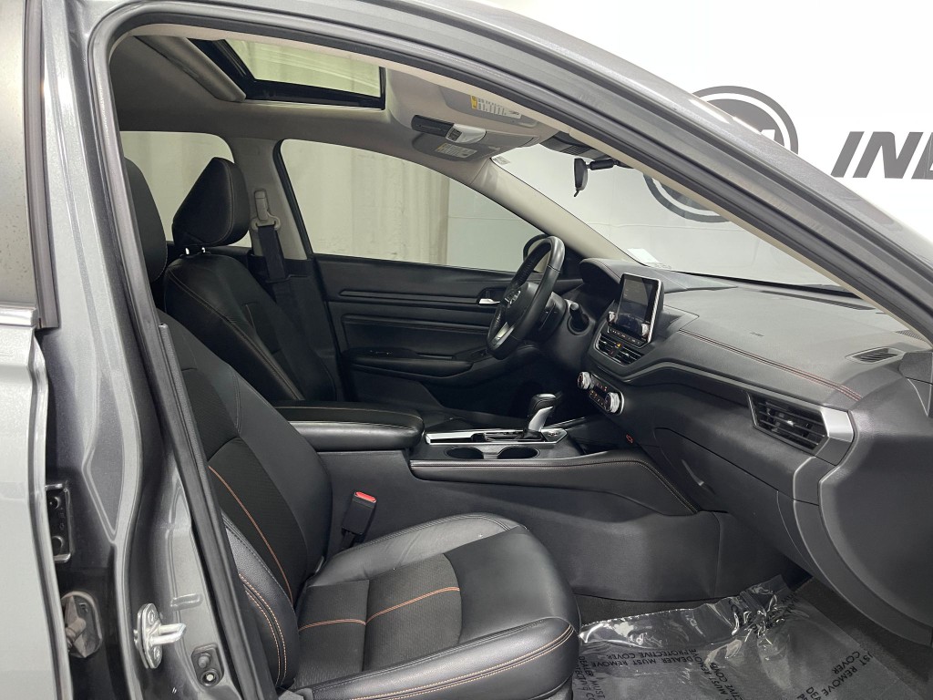 2022 Nissan Altima Image 30