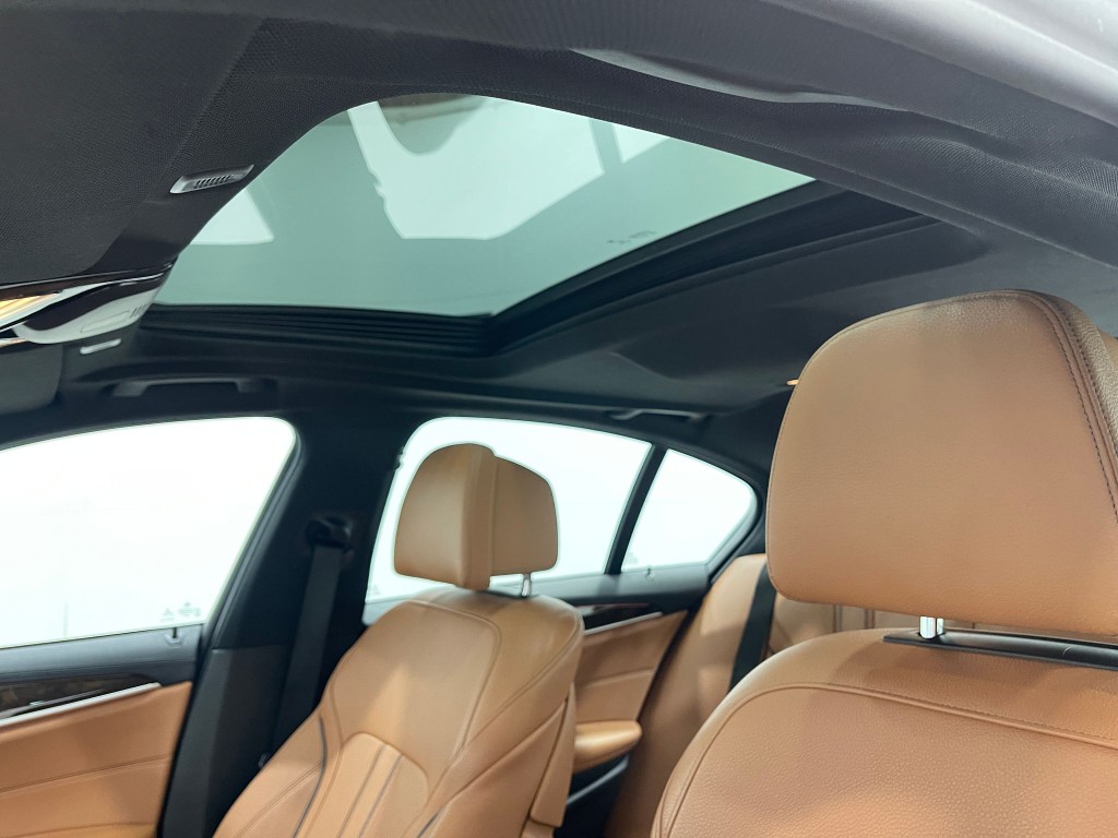 2018 BMW 5 Series Image 12