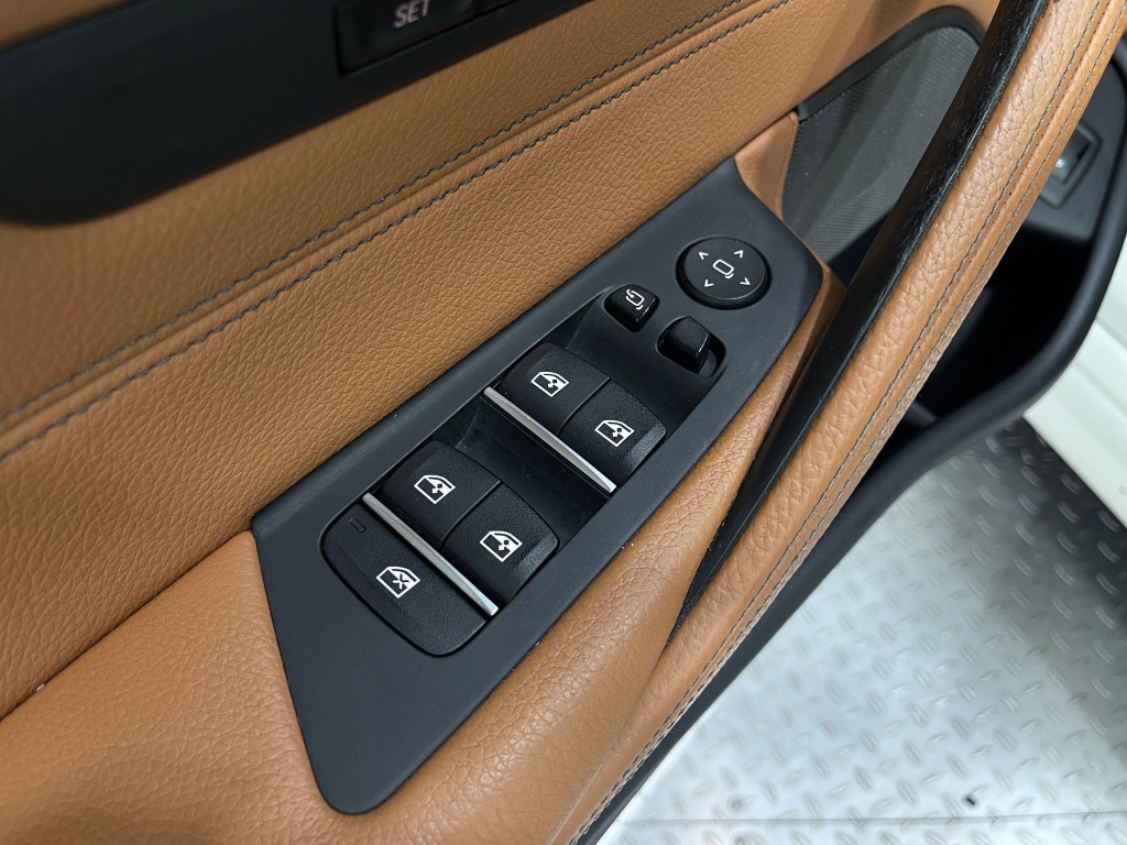 2018 BMW 5 Series Image 16