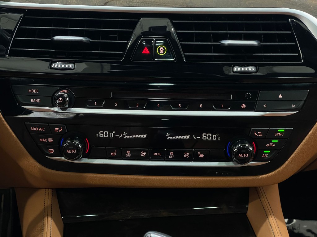 2018 BMW 5 Series Image 25