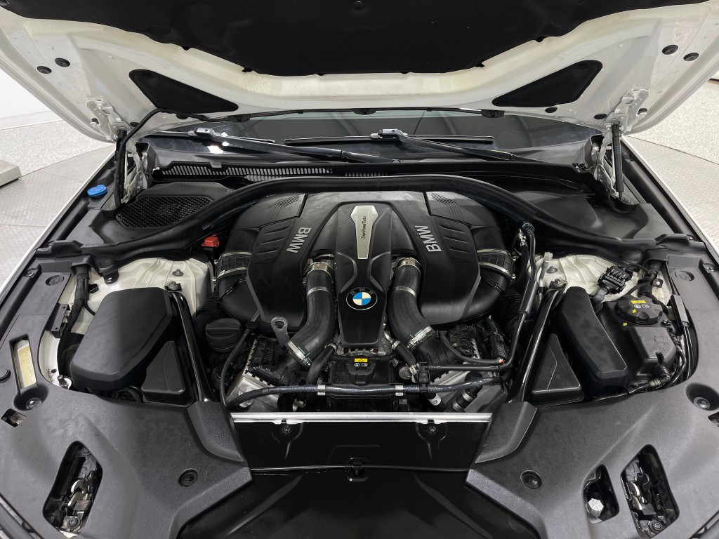 2018 BMW 5 Series Image 27