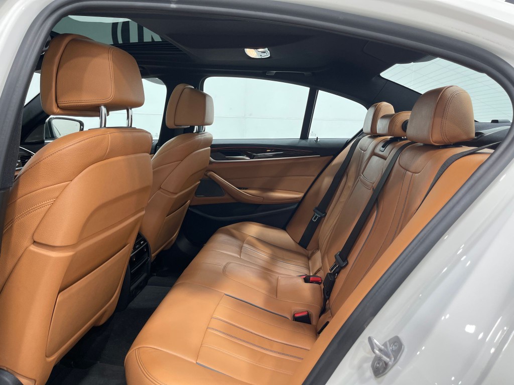 2018 BMW 5 Series Image 30