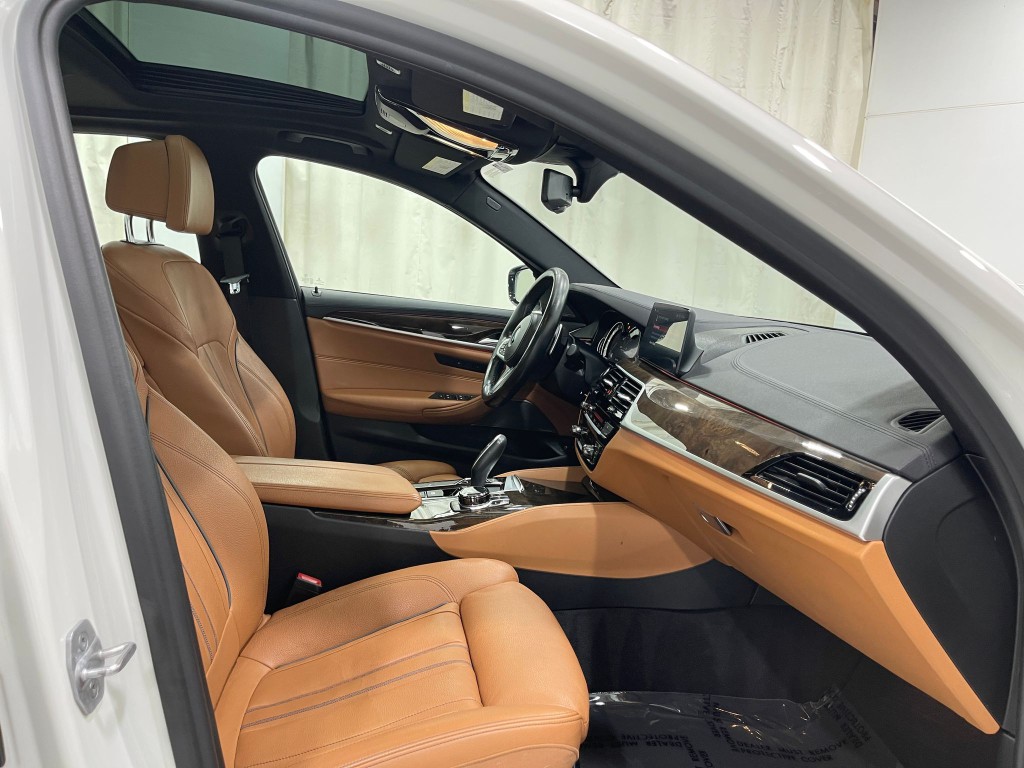 2018 BMW 5 Series Image 32