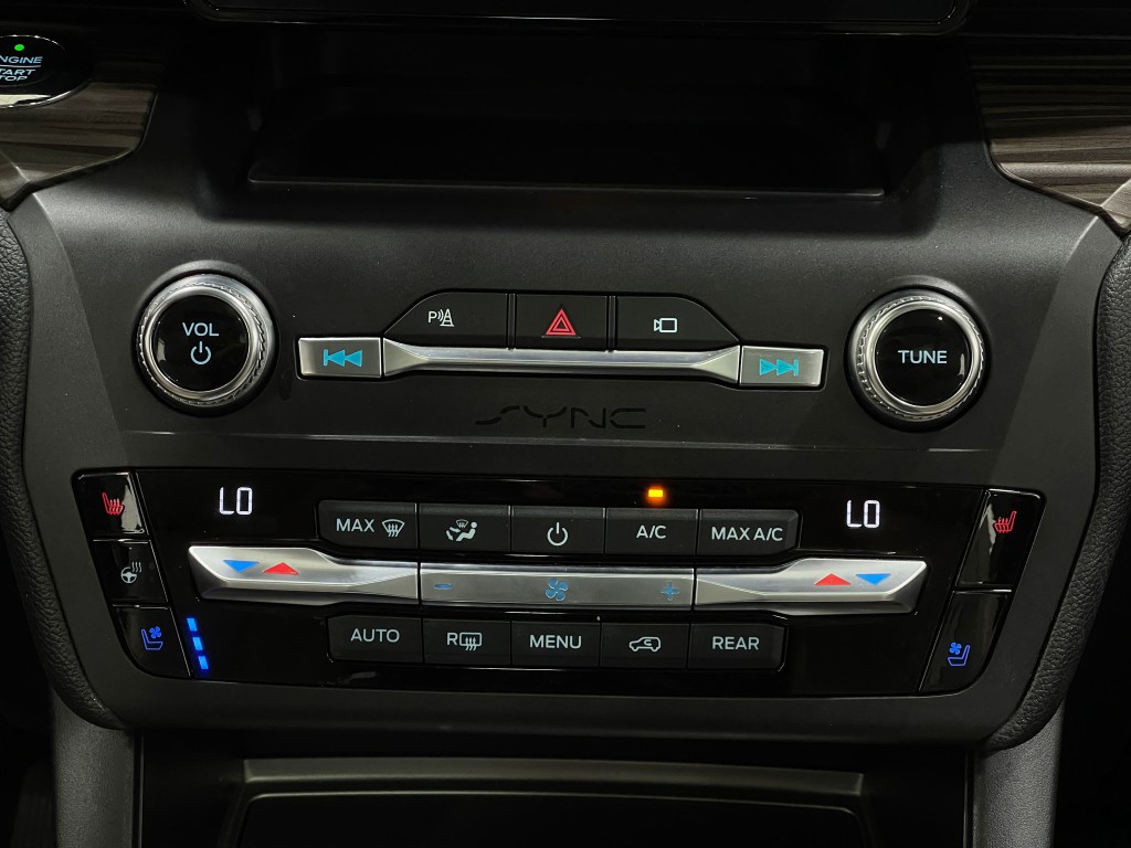 2020 Ford Explorer Image 25