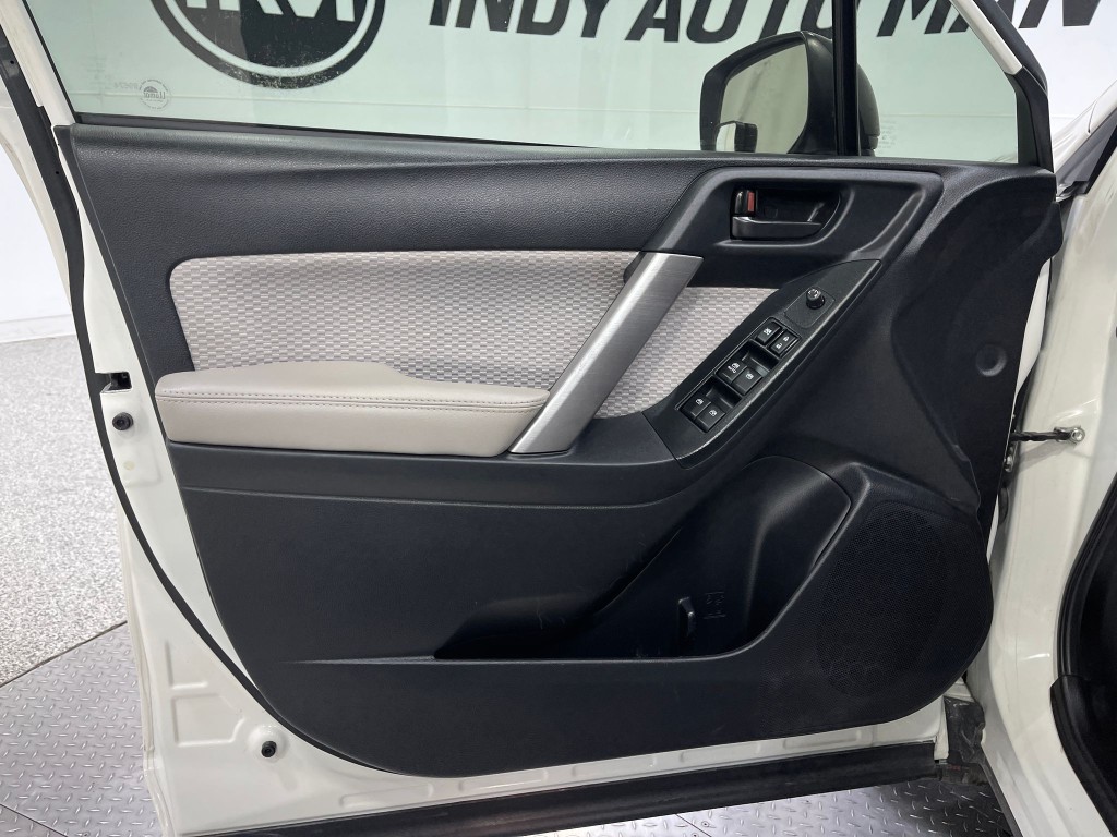 2018 Subaru Forester Image 12