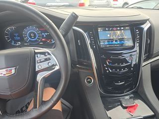 2018 Cadillac Escalade Image 8