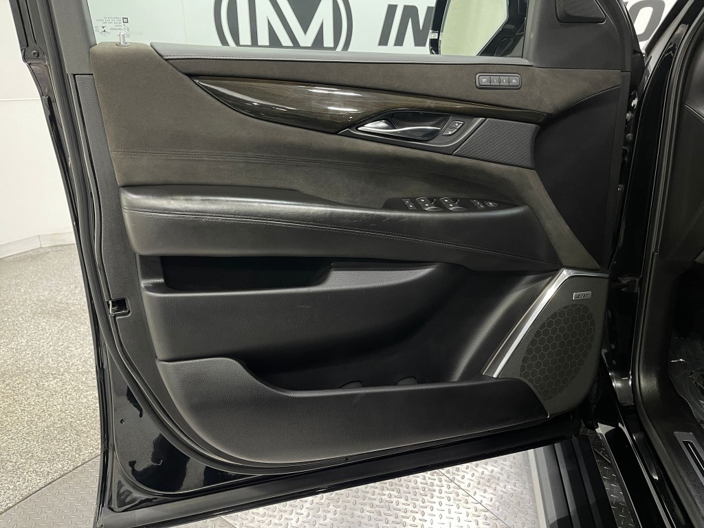 2018 Cadillac Escalade Image 16