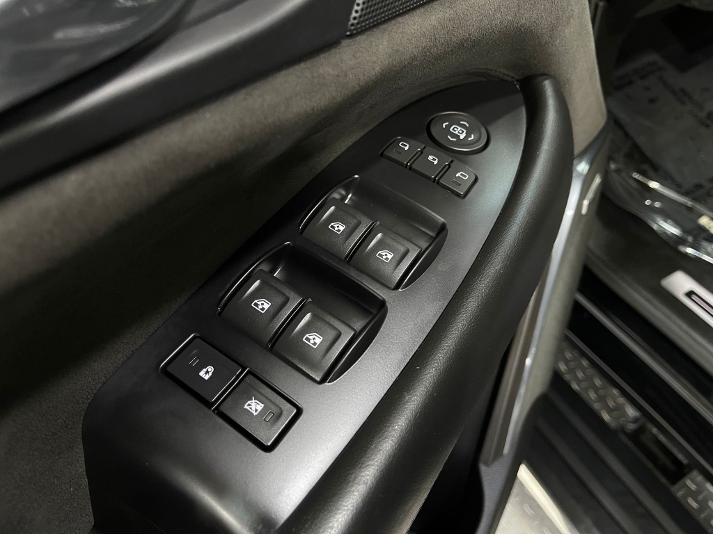 2018 Cadillac Escalade Image 17