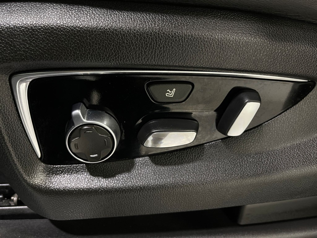 2018 Cadillac Escalade Image 18