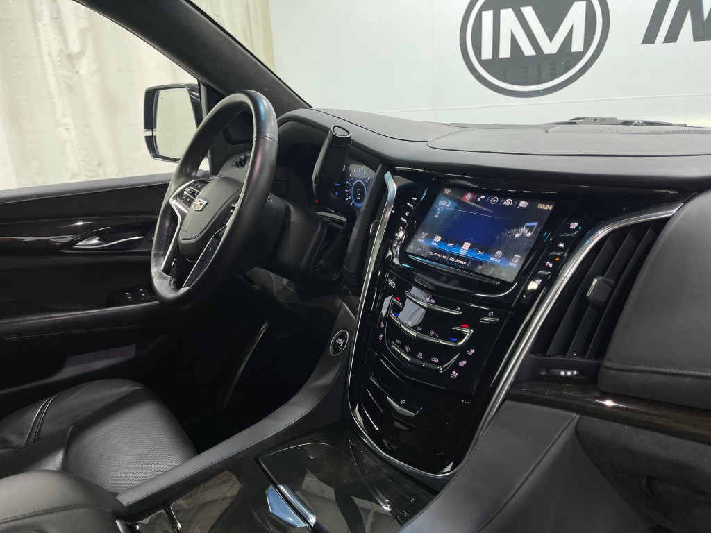 2018 Cadillac Escalade Image 21