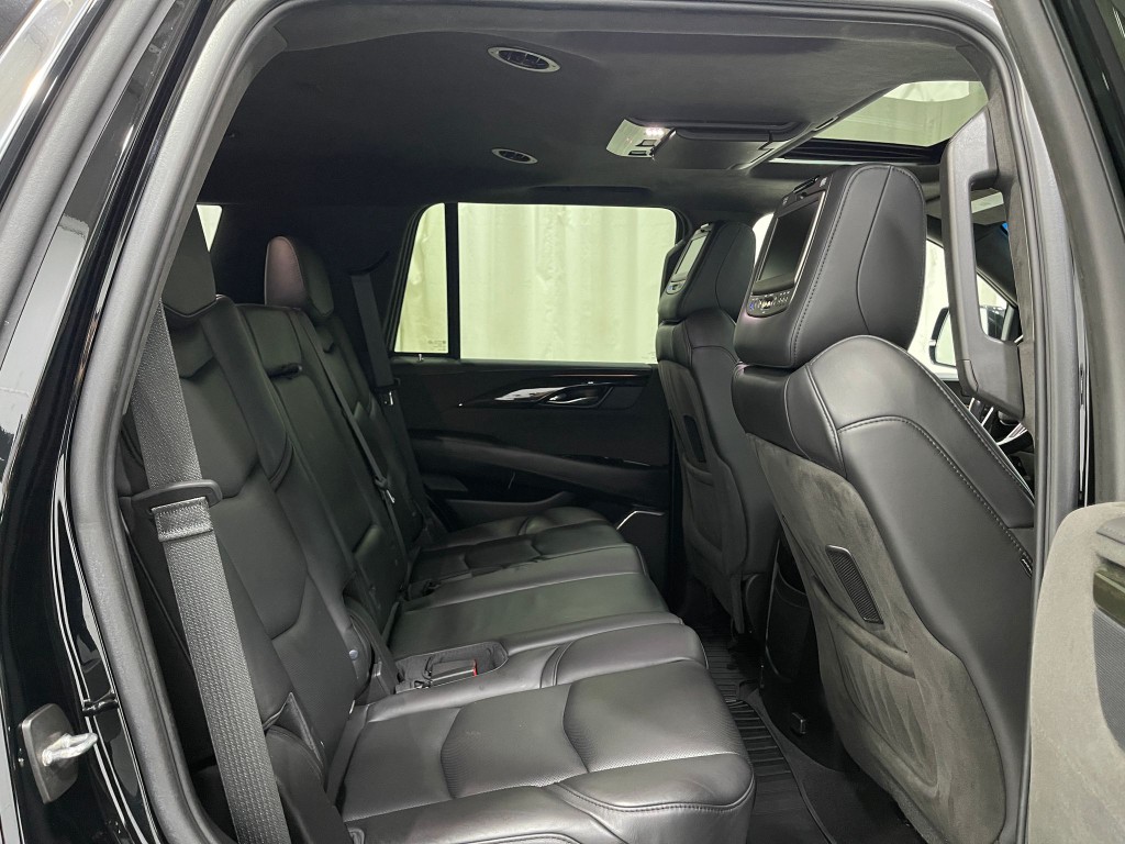 2018 Cadillac Escalade Image 34