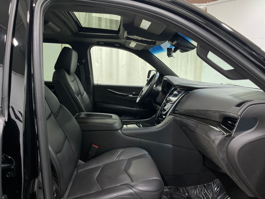 2018 Cadillac Escalade Image 35