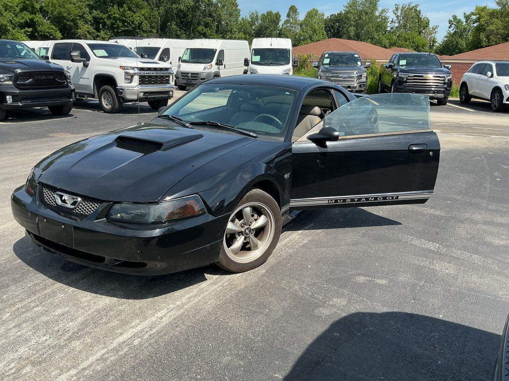 2003 Ford Mustang Image 2