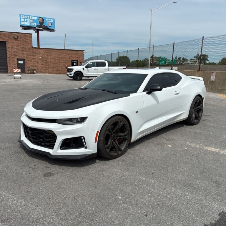 2018 Chevrolet Camaro Image 2