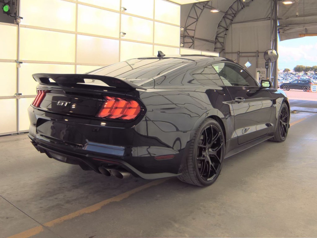 2021 Ford Mustang Image 3