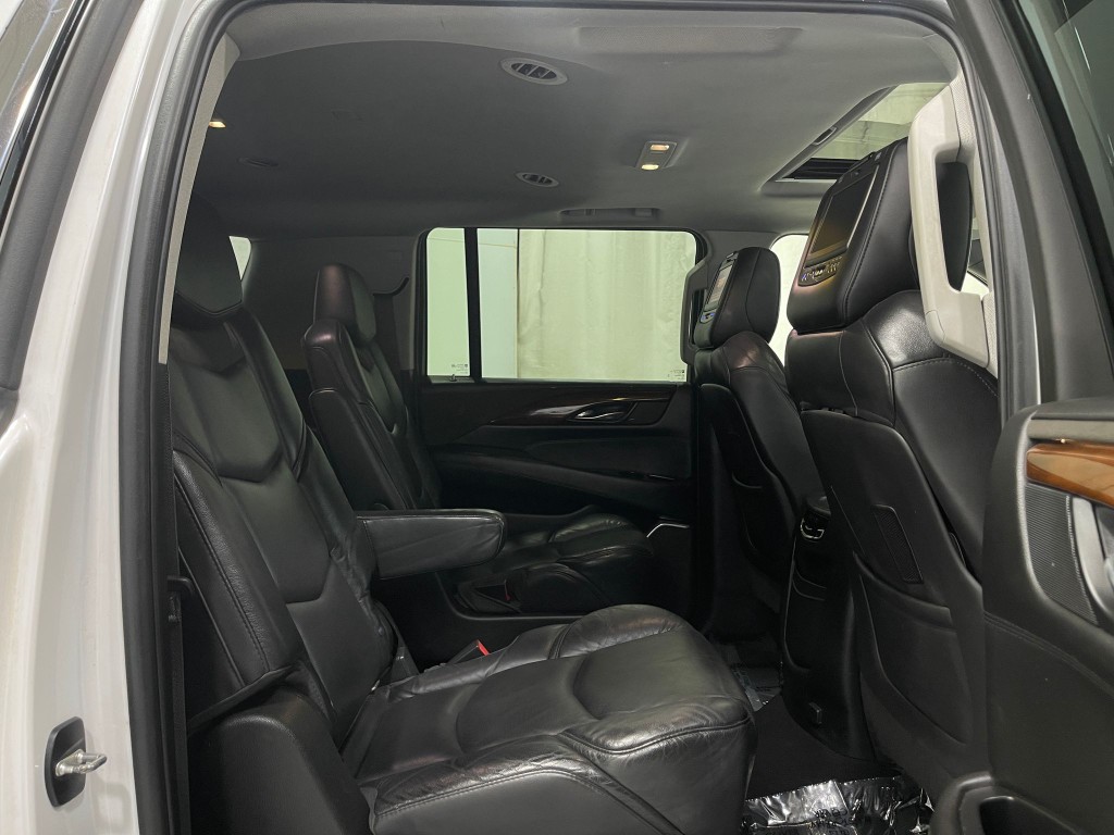2018 Cadillac Escalade Image 33