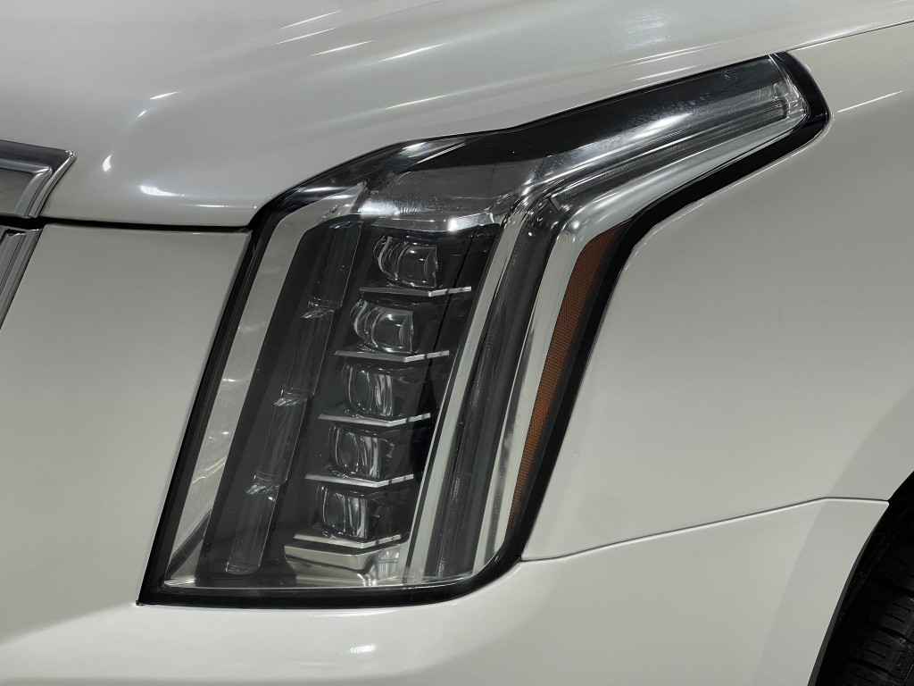 2018 Cadillac Escalade Image 35