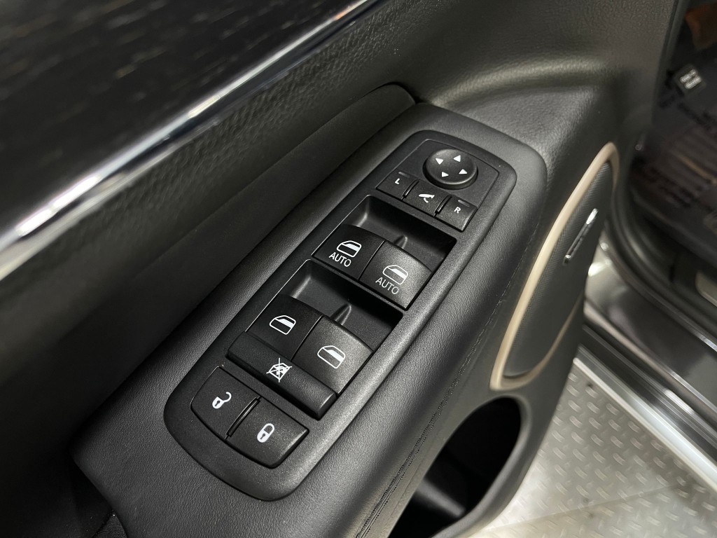 2015 Jeep Grand Cherokee Image 16