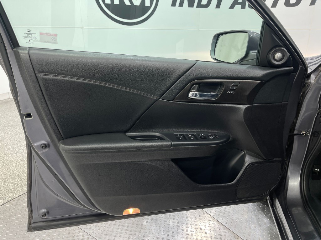 2015 Honda Accord Image 14