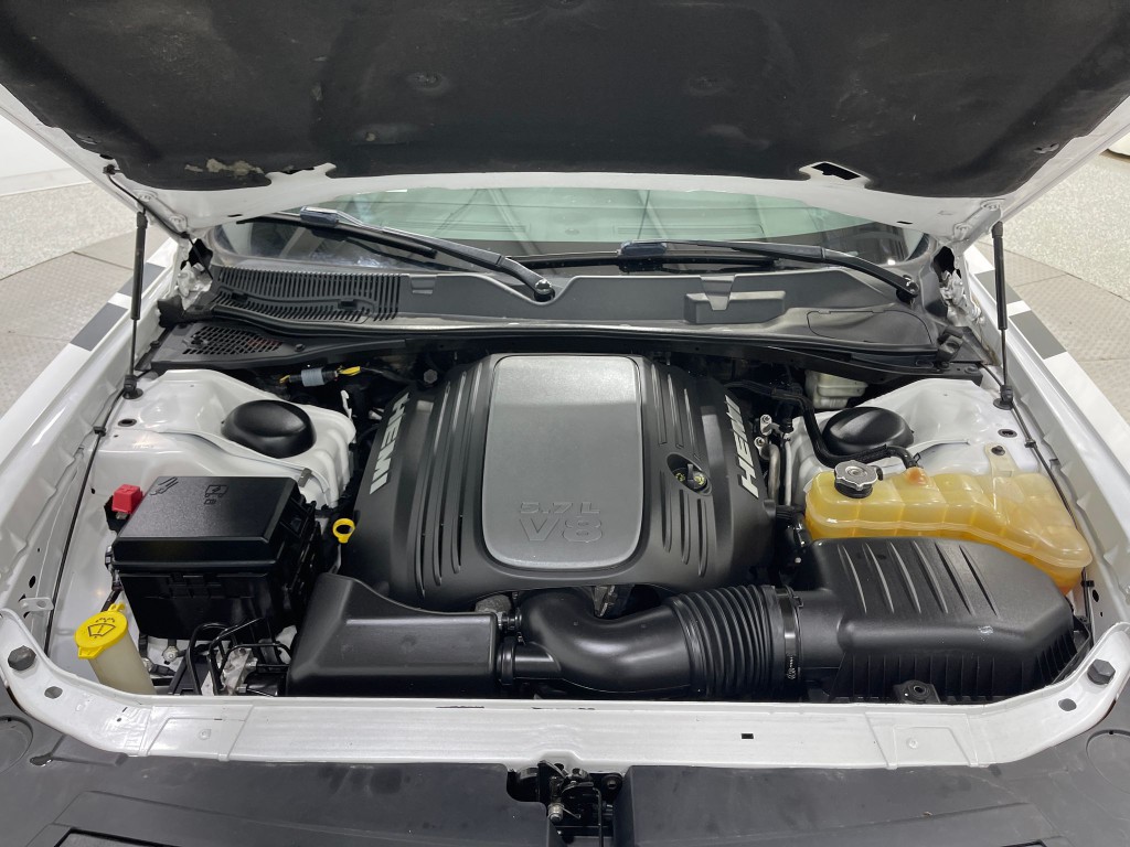 2014 Dodge Challenger Image 24