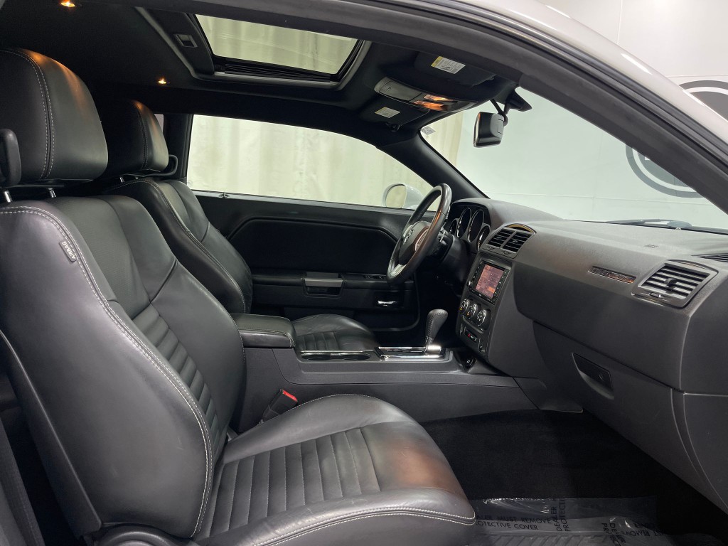 2014 Dodge Challenger Image 29