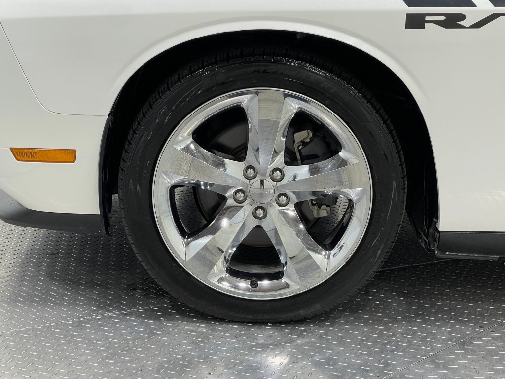 2014 Dodge Challenger Image 32