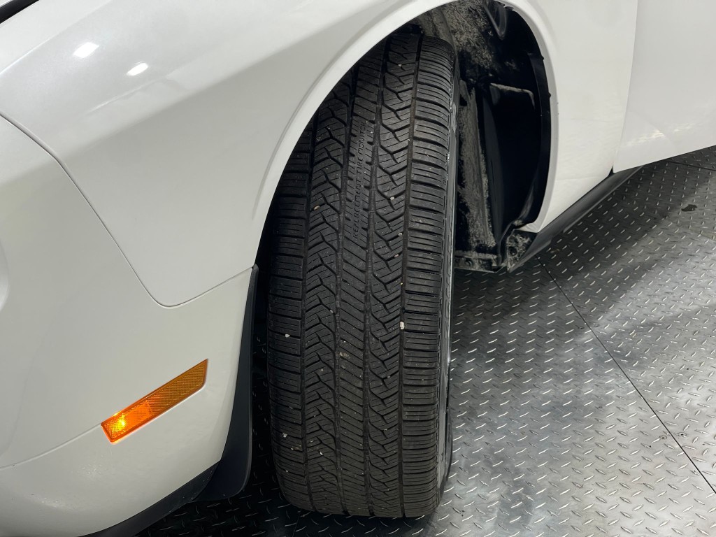 2014 Dodge Challenger Image 33