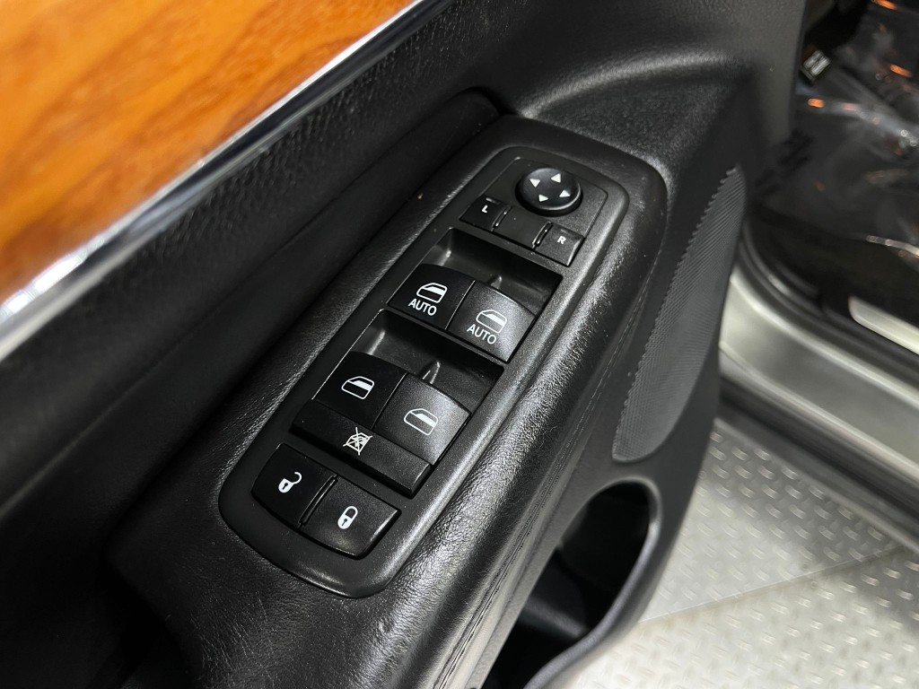 2012 Jeep Grand Cherokee Image 16
