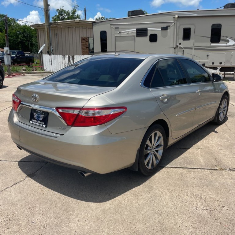 2017 Toyota Camry Image 3