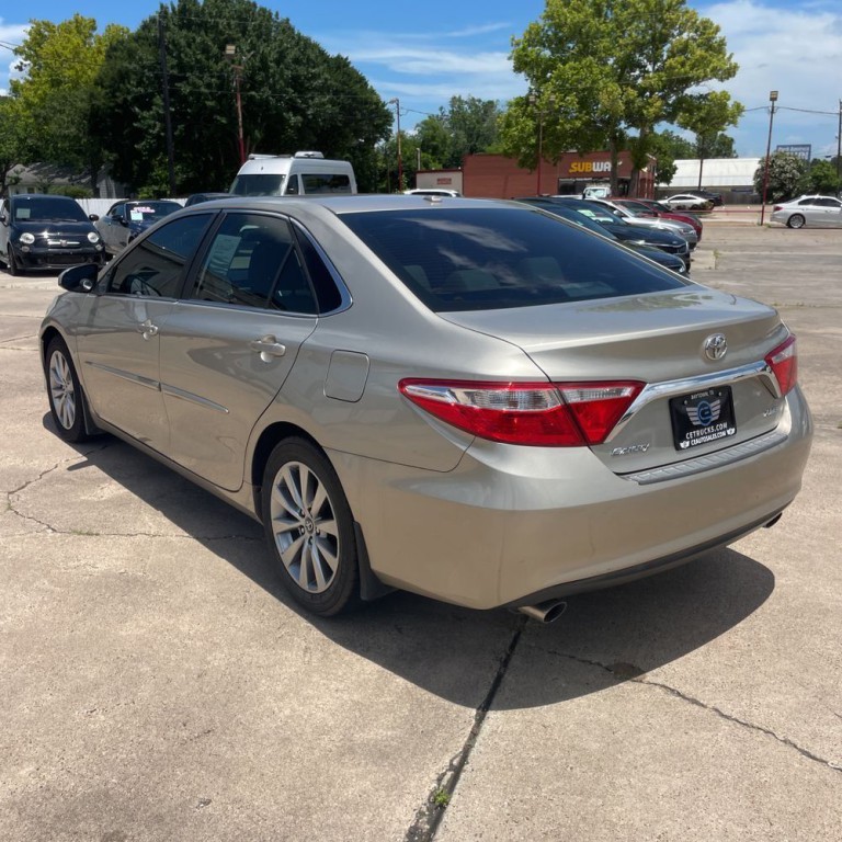 2017 Toyota Camry Image 4