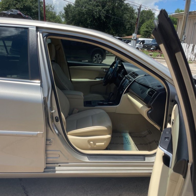 2017 Toyota Camry Image 6