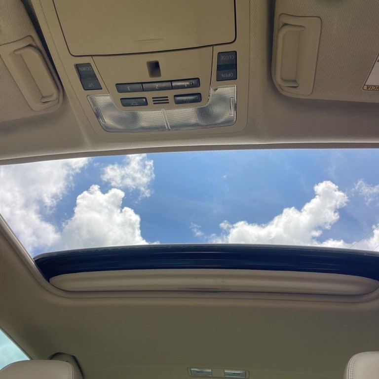 2017 Toyota Camry Image 10