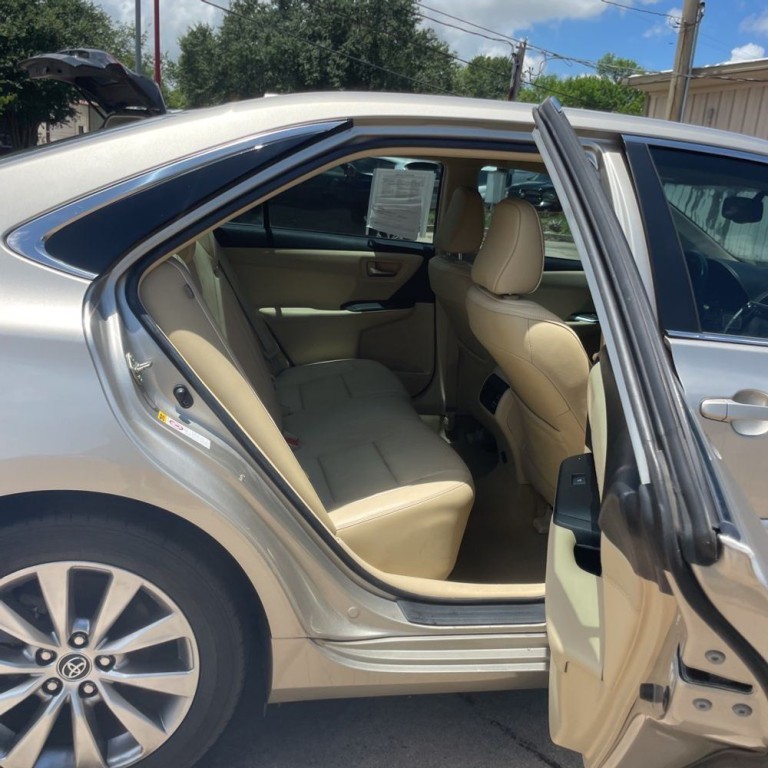 2017 Toyota Camry Image 12