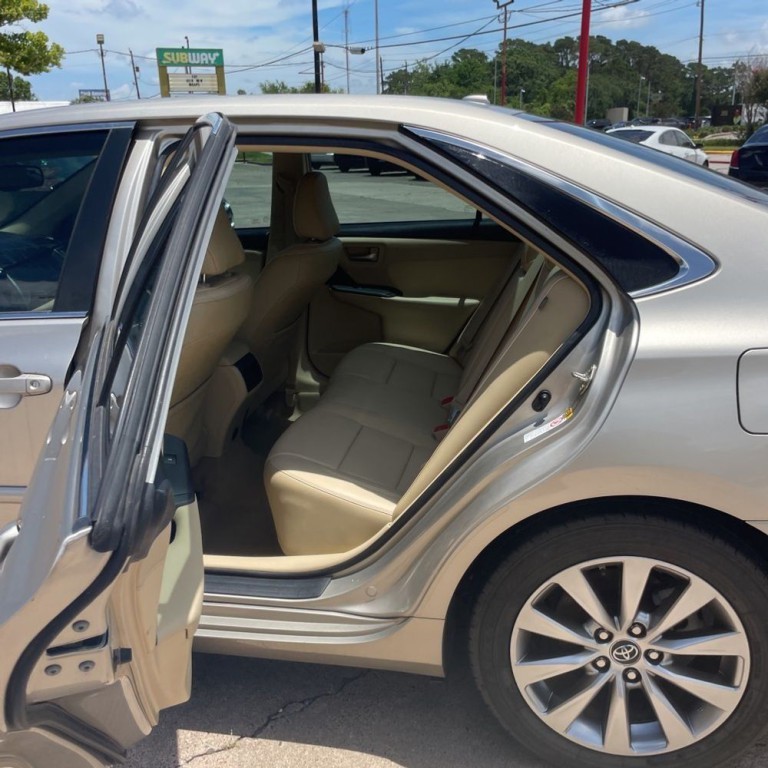 2017 Toyota Camry Image 13