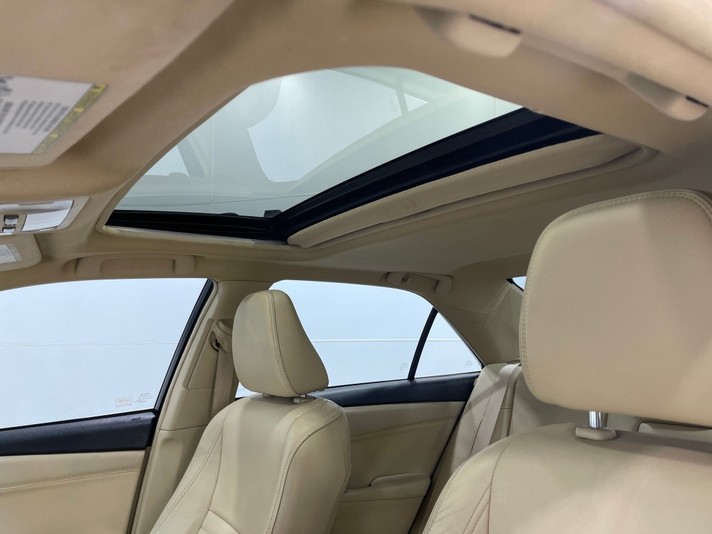 2017 Toyota Camry Image 10