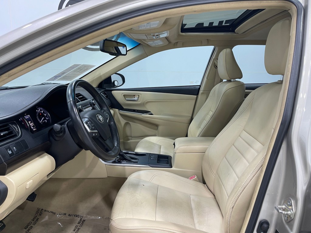 2017 Toyota Camry Image 11
