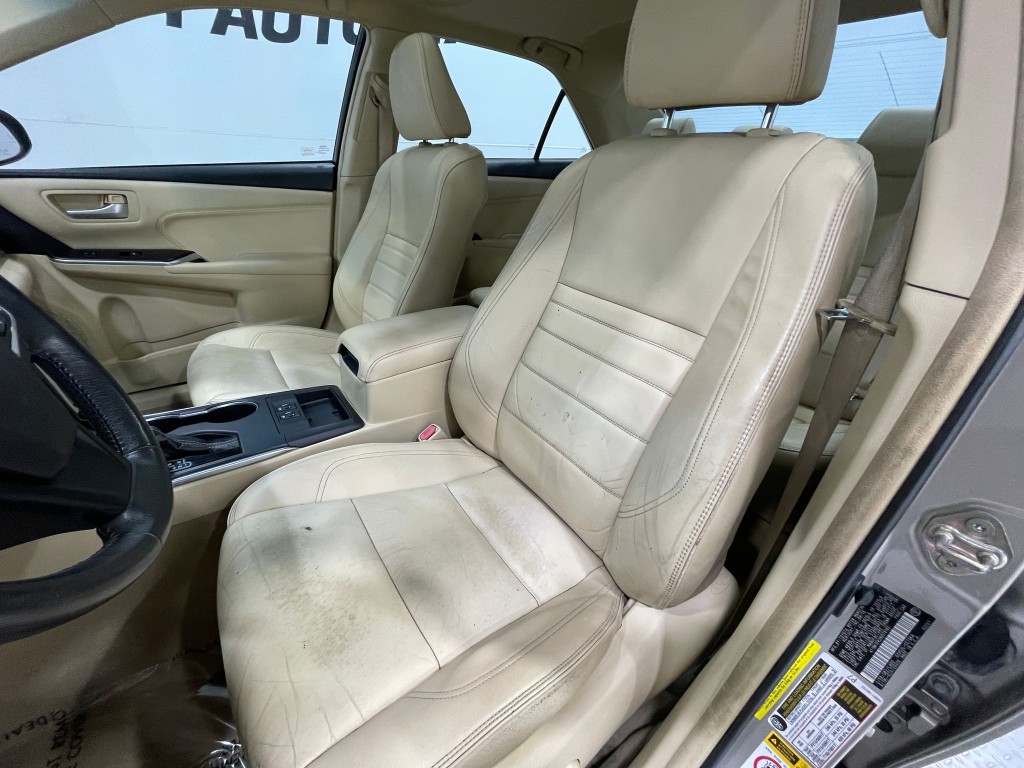 2017 Toyota Camry Image 12