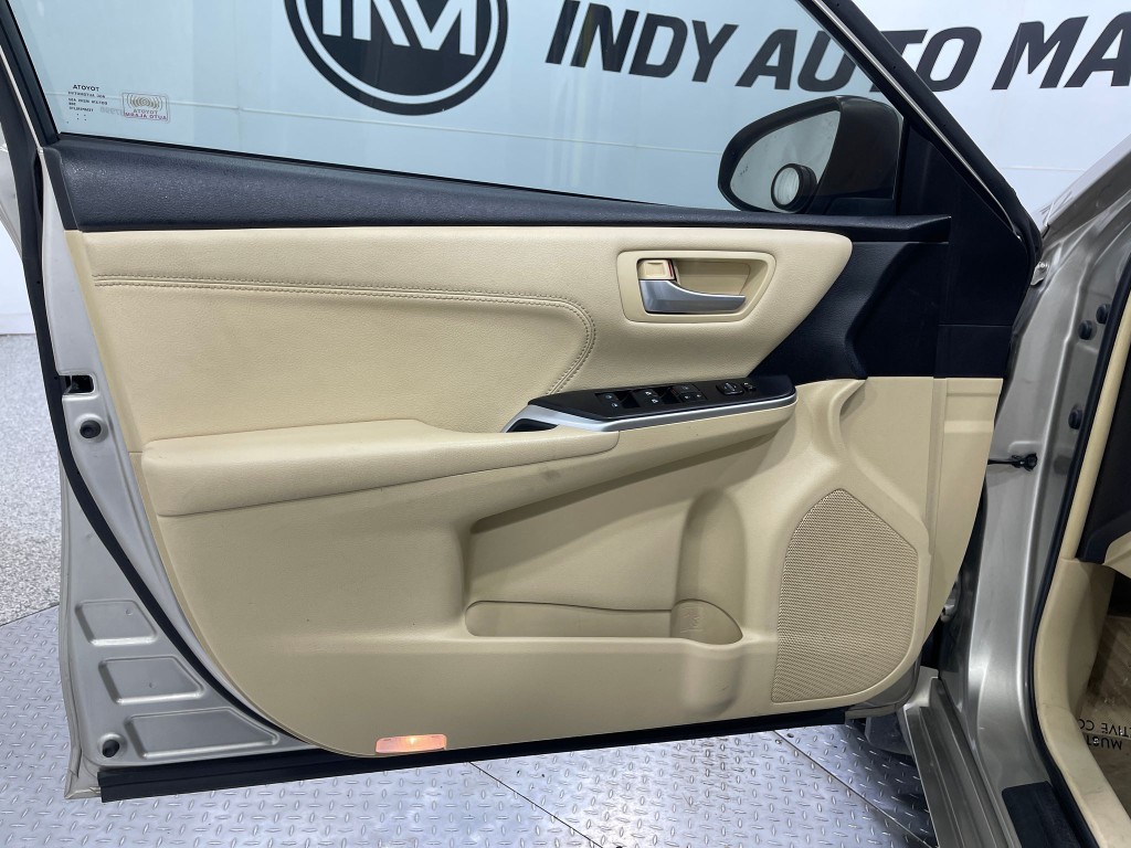 2017 Toyota Camry Image 13