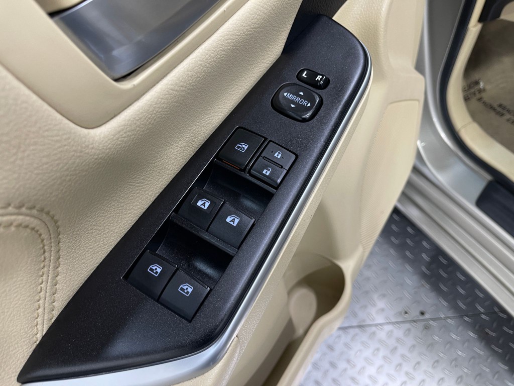 2017 Toyota Camry Image 14