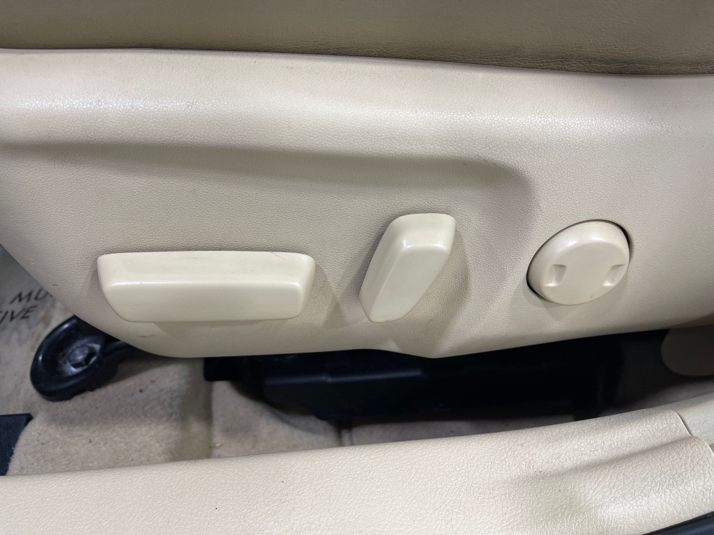 2017 Toyota Camry Image 15