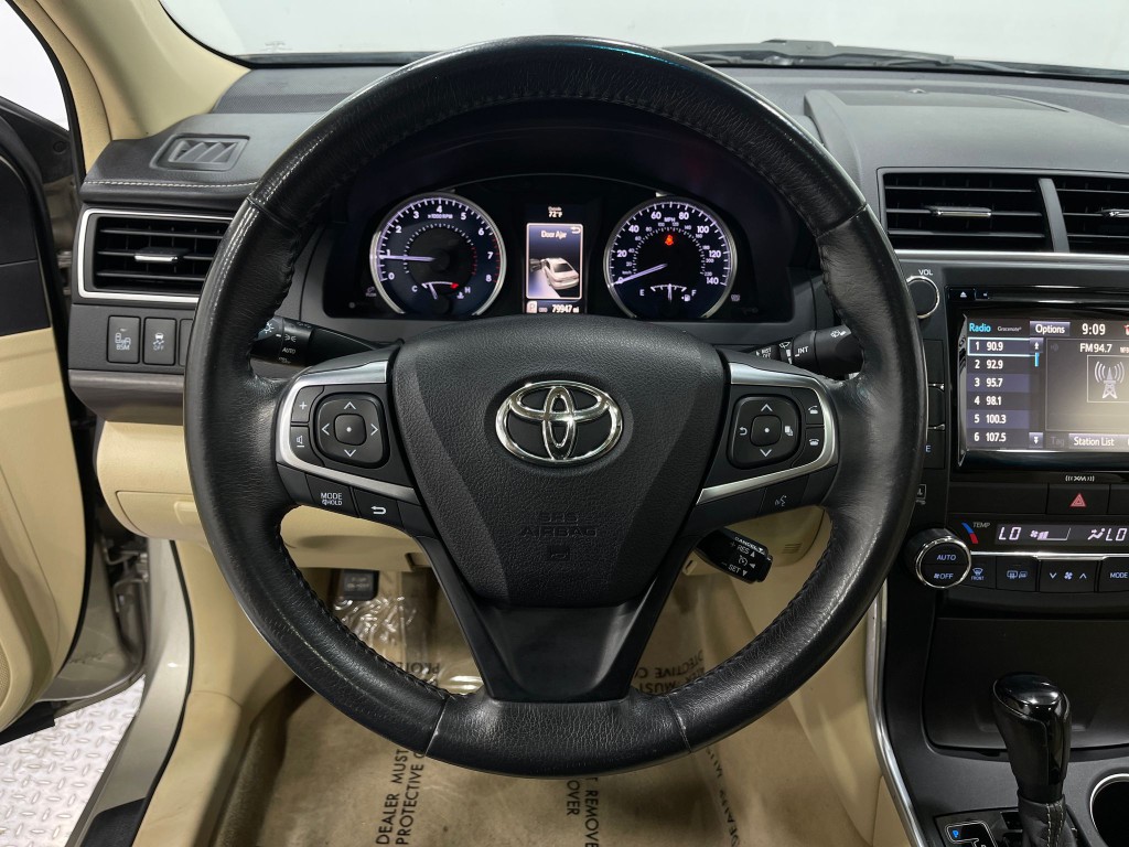 2017 Toyota Camry Image 20
