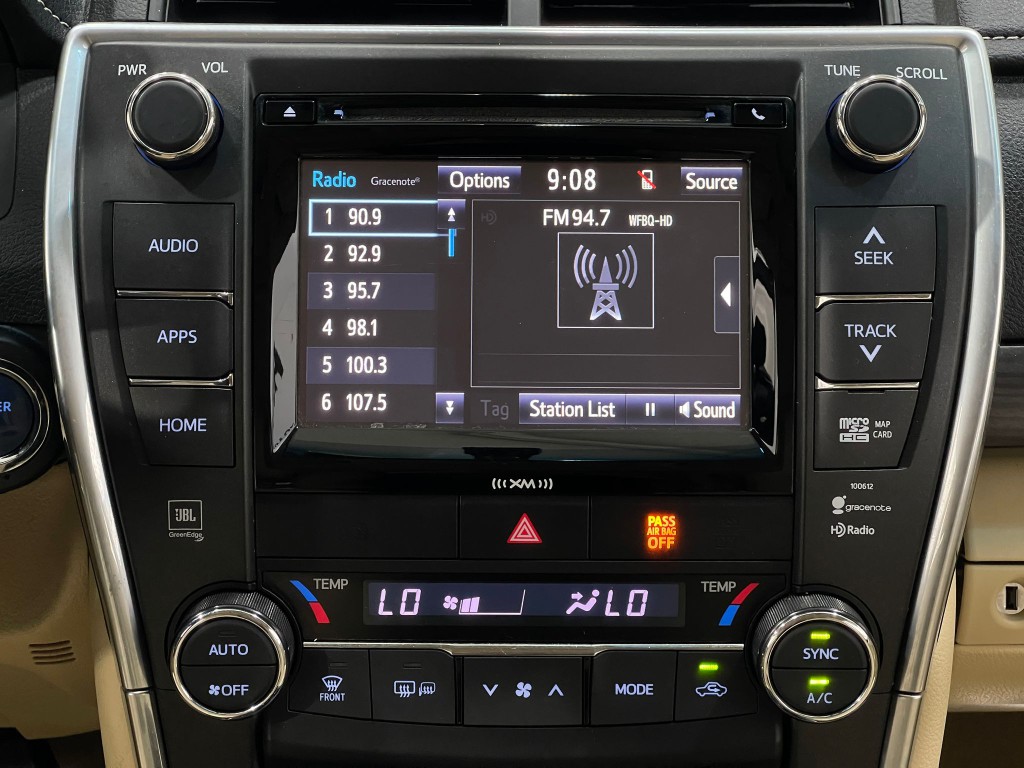 2017 Toyota Camry Image 22
