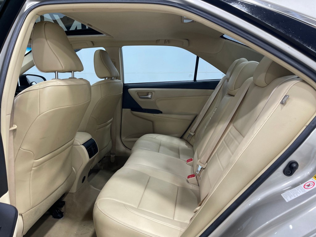 2017 Toyota Camry Image 27