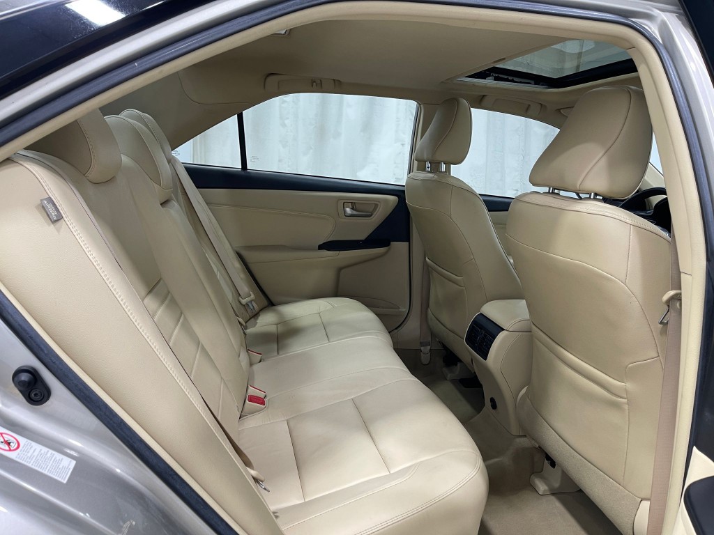 2017 Toyota Camry Image 28