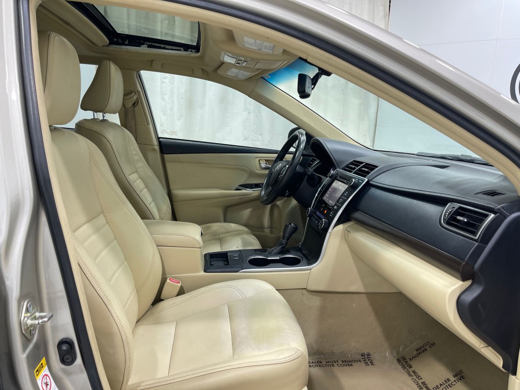 2017 Toyota Camry Image 29